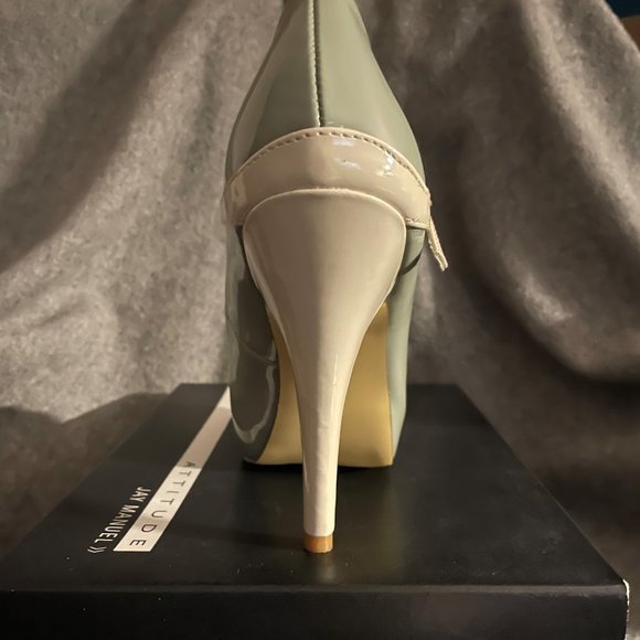 Jay Manuel, mint green and cream peep-toes. Size 7. - Picture 2 of 3